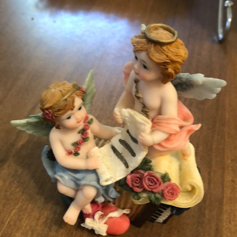 Vintage Turtle-king Corp musical angels with beautiful vibrant colors.